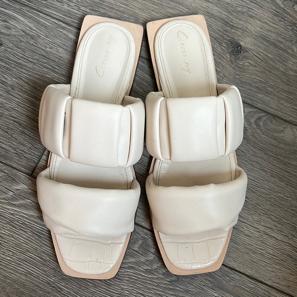 Circus by Edelman NY women’s Inara flat modern beige. Size 6.5 - Picture 1 of 6